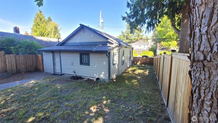 Property photo for 5621 Brooklyn Avenue Ne, Seattle photo 22