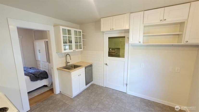 Property photo for 5621 Brooklyn Avenue Ne, Seattle photo 8