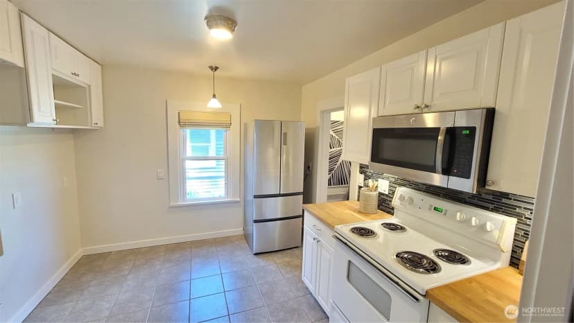 Property photo for 5621 Brooklyn Avenue Ne, Seattle photo 5