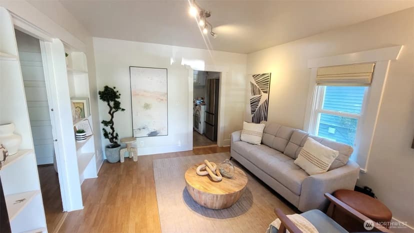 Property photo for 5621 Brooklyn Avenue Ne, Seattle photo 3