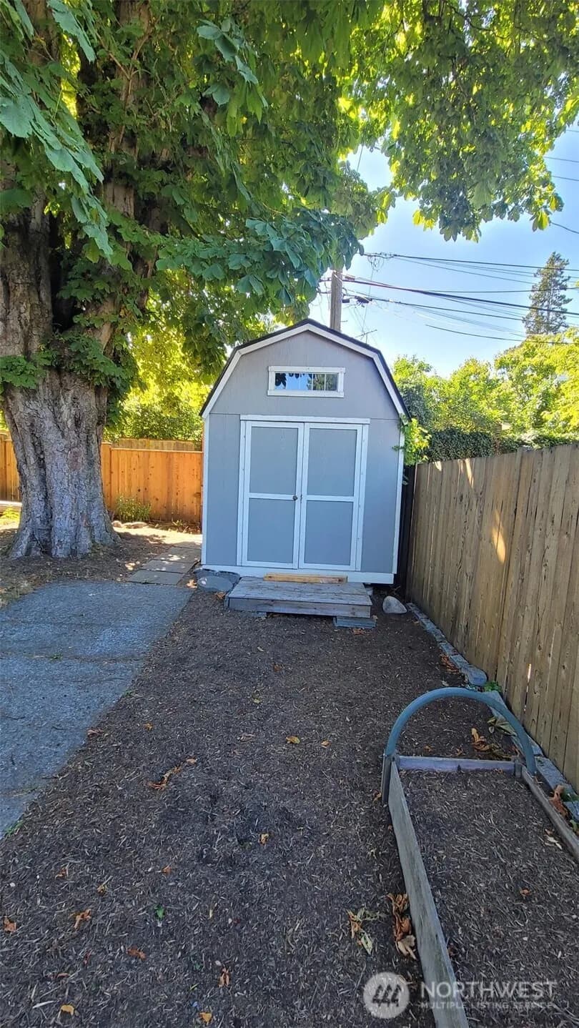 Property photo for 5621 Brooklyn Avenue Ne, Seattle photo 23