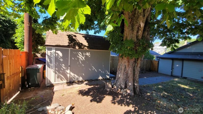 Property photo for 5621 Brooklyn Avenue Ne, Seattle photo 20