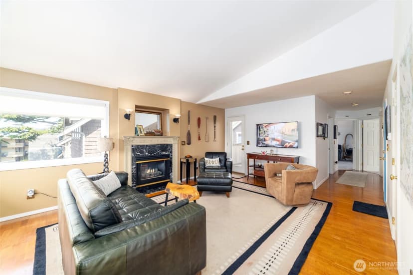 Property photo for 2443 55th Avenue Sw #2a, Seattle photo 7