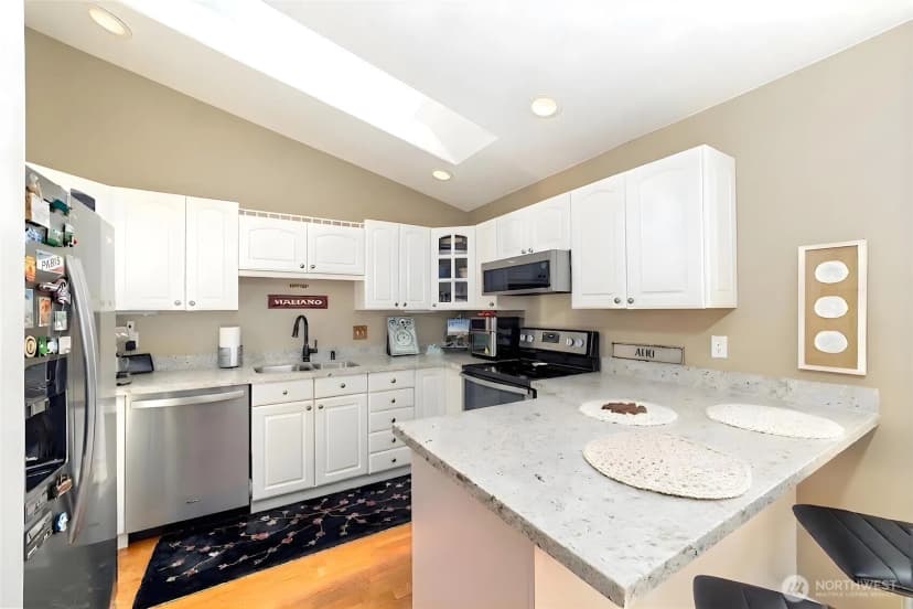 Property photo for 2443 55th Avenue Sw #2a, Seattle photo 3