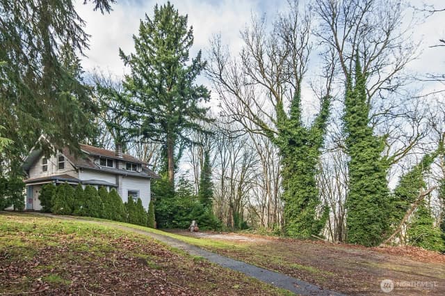 Property photo for 4729 Mount View Drive S, Seattle photo 3