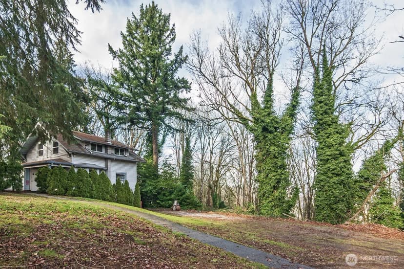 Property photo for 4729 Mount View Drive S, Seattle photo 3