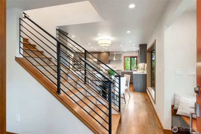 Property photo for 5100 Ne 55th Street, Seattle photo 4