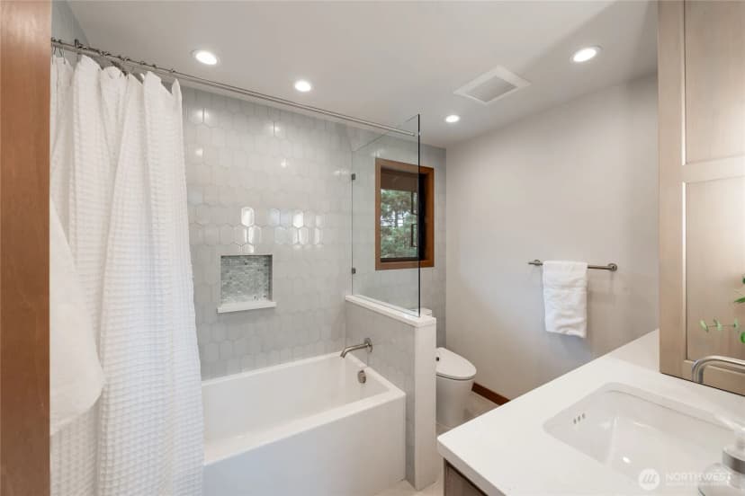 Property photo for 5100 Ne 55th Street, Seattle photo 24