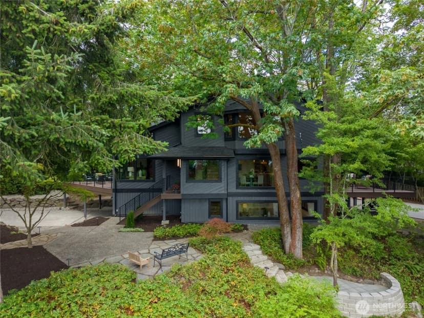 Property photo for 5100 Ne 55th Street, Seattle photo 2