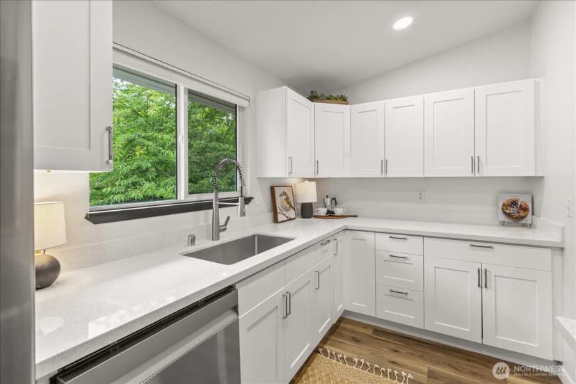 Property photo for 10822 E Riverside Drive #a303, Bothell photo 10