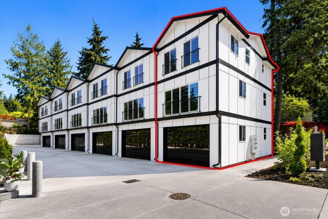 Property photo for 7103 210 Street Sw #a, Edmonds photo 2