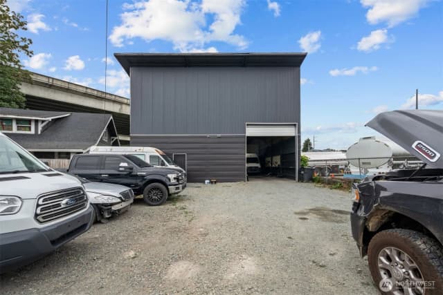 Property photo for 13315 Valley Avenue E, Sumner photo 2