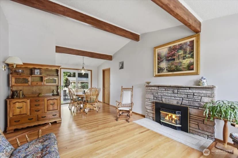 Property photo for 15621 84th Avenue Ne, Kenmore photo 6