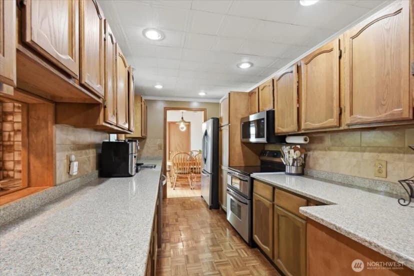 Property photo for 15621 84th Avenue Ne, Kenmore photo 9