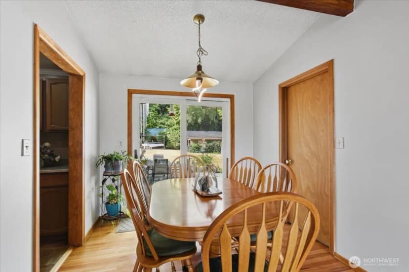 Property photo for 15621 84th Avenue Ne, Kenmore photo 8