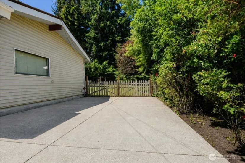 Property photo for 15621 84th Avenue Ne, Kenmore photo 31
