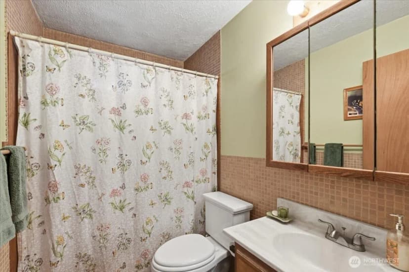 Property photo for 15621 84th Avenue Ne, Kenmore photo 14