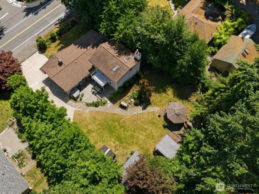 Property photo for 15621 84th Avenue Ne, Kenmore photo 5