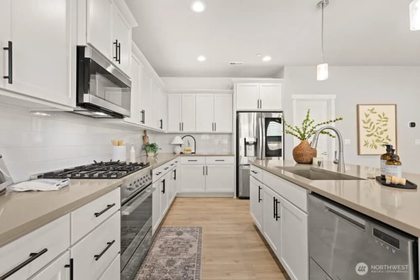 Property photo for 10541 11th Street E, Edgewood photo 7