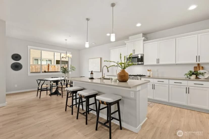 Property photo for 10541 11th Street E, Edgewood photo 9