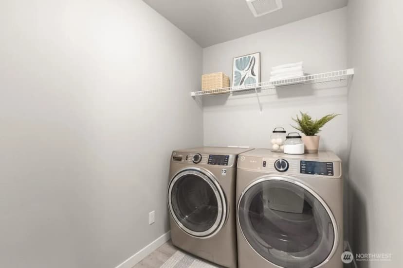 Property photo for 10541 11th Street E, Edgewood photo 29