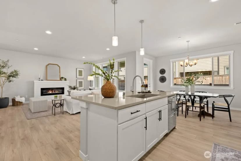 Property photo for 10541 11th Street E, Edgewood photo 8