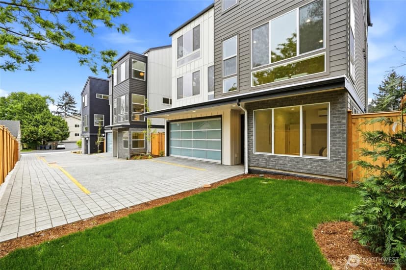 Property photo for 1508 Ne 147th Street, Shoreline photo 2
