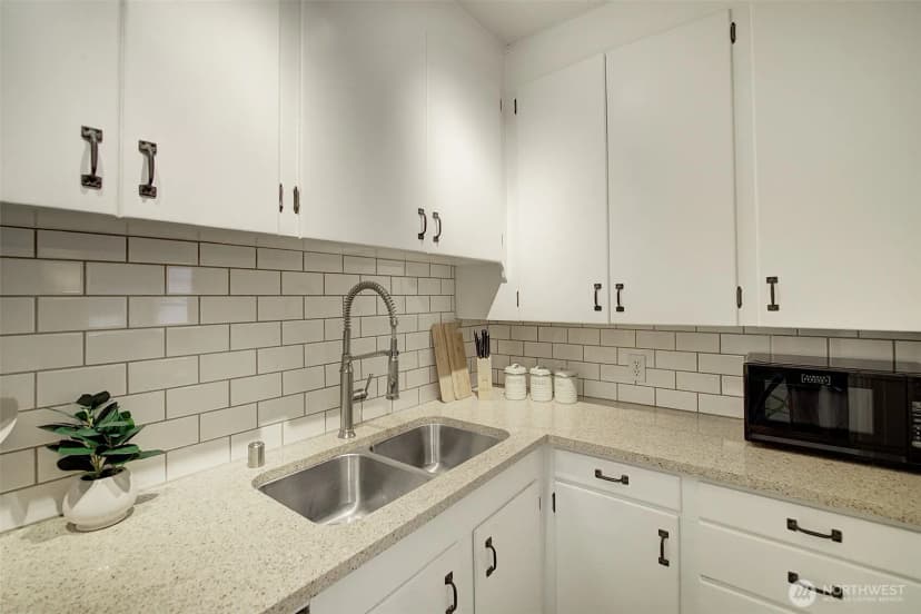 Property photo for 4725 15th Avenue Ne #16, Seattle photo 16