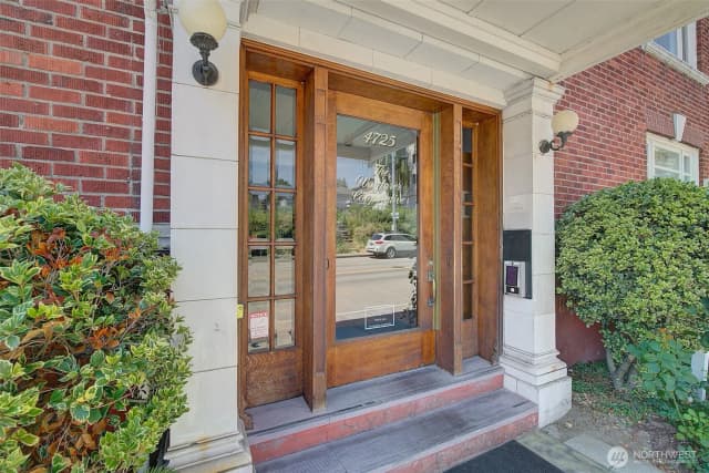 Property photo for 4725 15th Avenue Ne #16, Seattle