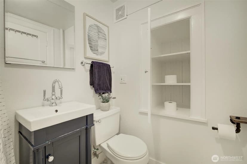 Property photo for 4725 15th Avenue Ne #16, Seattle photo 16