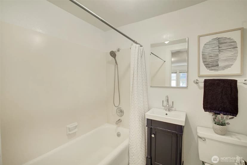 Property photo for 4725 15th Avenue Ne #16, Seattle photo 17