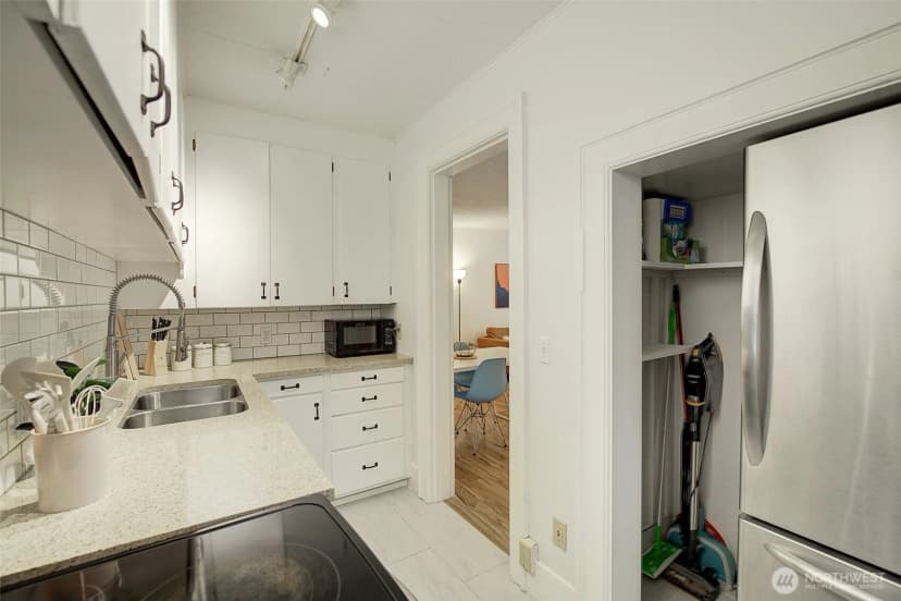 Property photo for 4725 15th Avenue Ne #16, Seattle photo 13