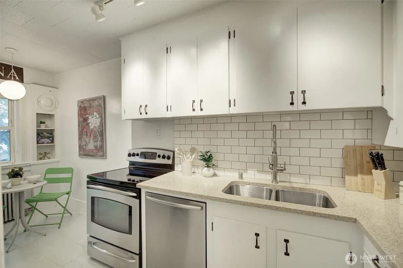 Property photo for 4725 15th Avenue Ne #16, Seattle photo 15