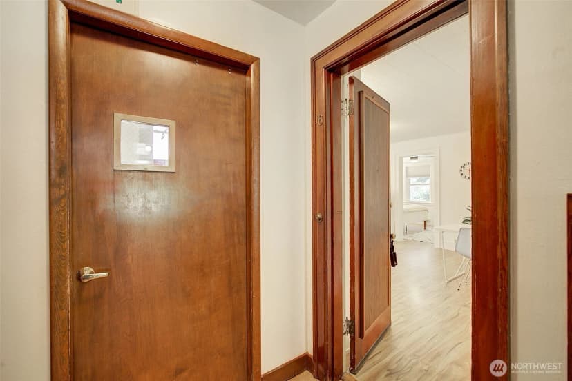 Property photo for 4725 15th Avenue Ne #16, Seattle photo 17