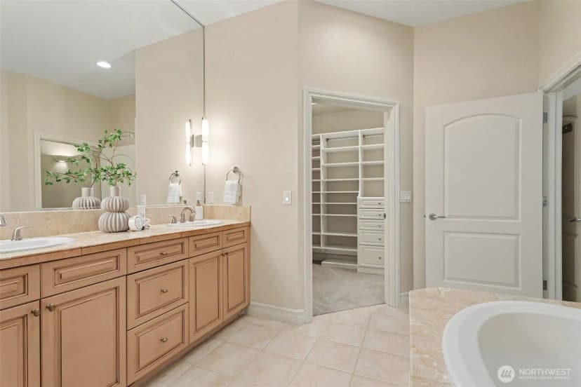 Property photo for 10398 Ne 17 Street #204, Bellevue photo 12