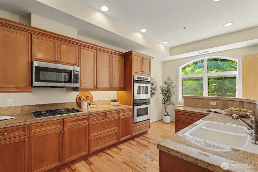 Property photo for 10398 Ne 17 Street #204, Bellevue photo 7