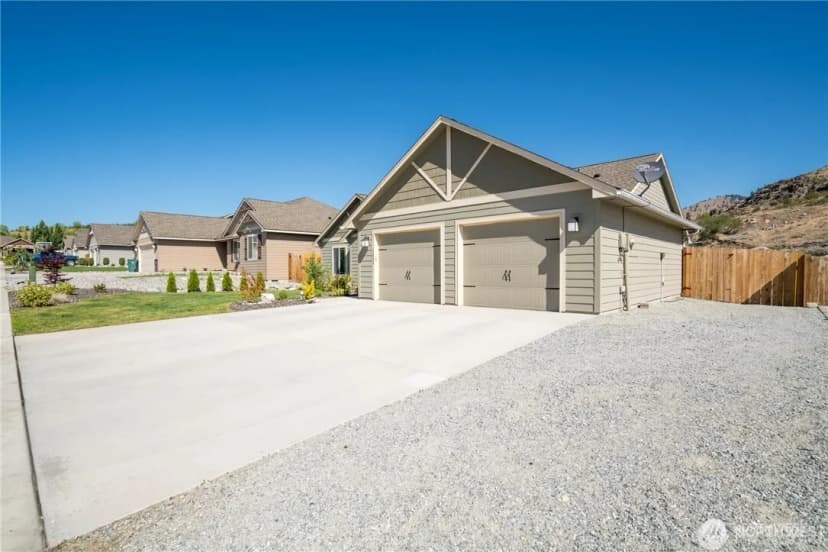 Property photo for 1041 Sunny Brooke Lane, Chelan photo 2