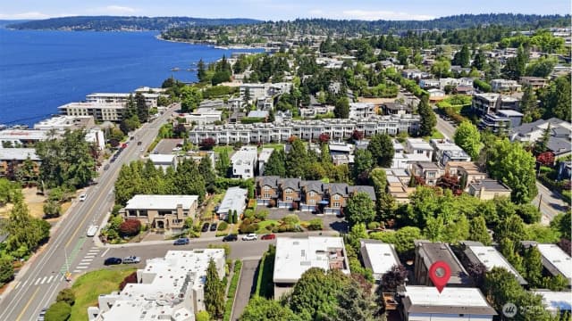 Property photo for 10135 Ne 62nd St #c, Kirkland photo 2