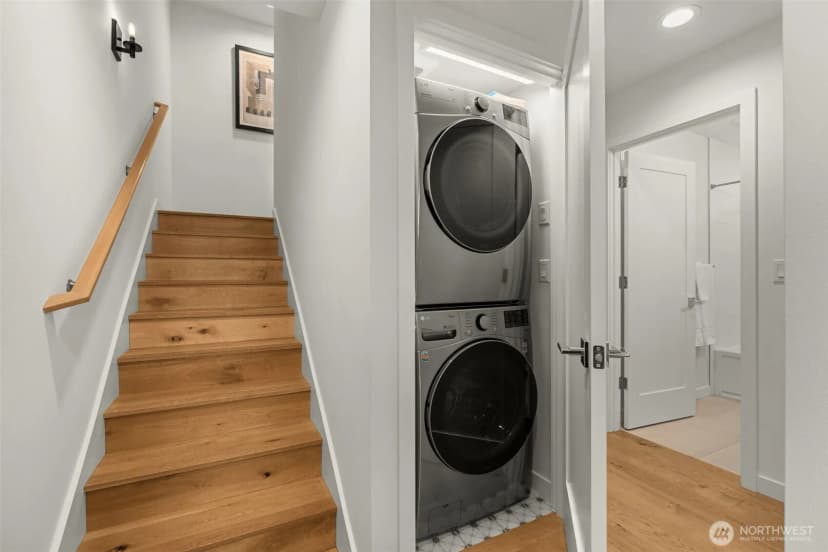 Property photo for 2368 Franklin Avenue E #b, Seattle photo 6