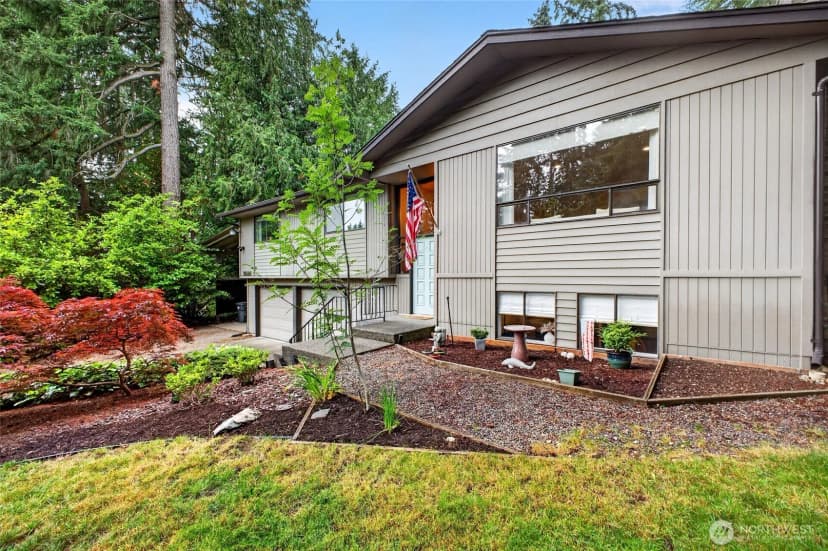 Property photo for 10430 90th Avenue Sw, Lakewood