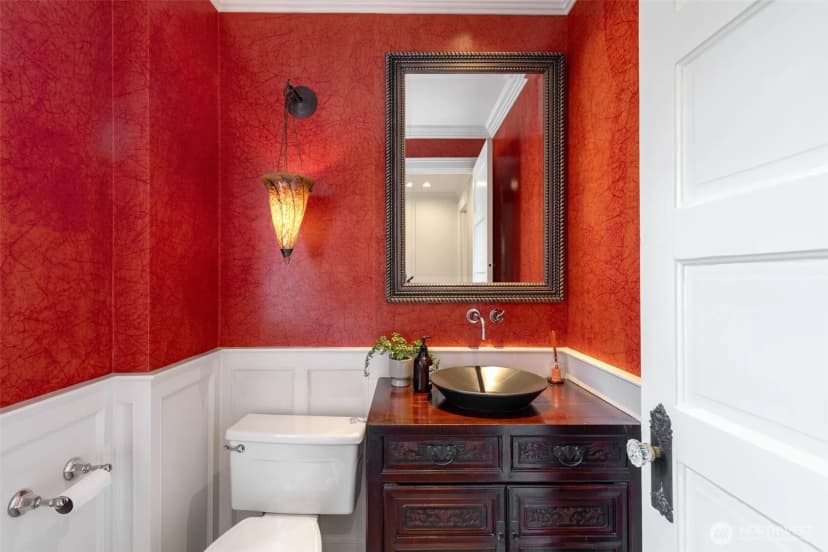 Property photo for 1218 3rd Avenue W, Seattle photo 13