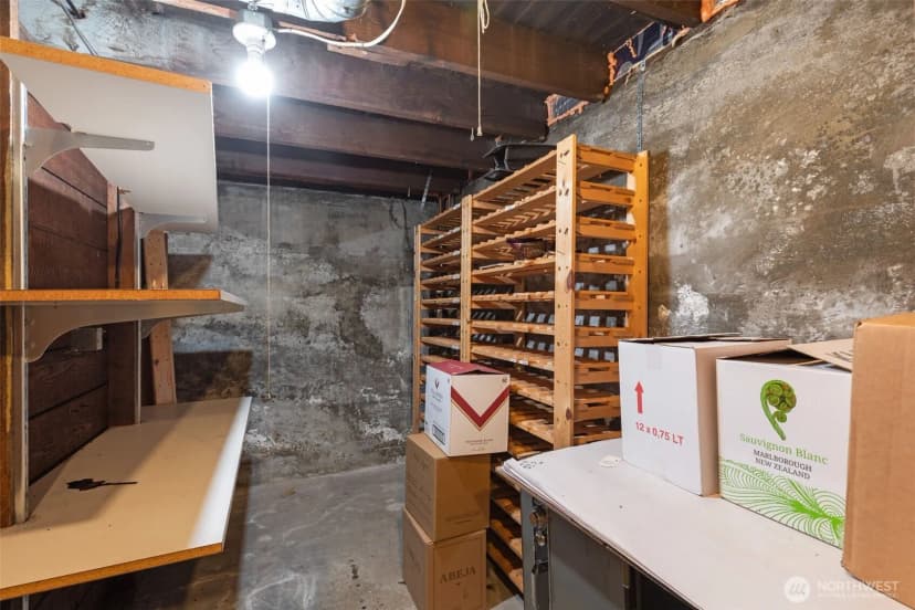 Property photo for 1218 3rd Avenue W, Seattle photo 24