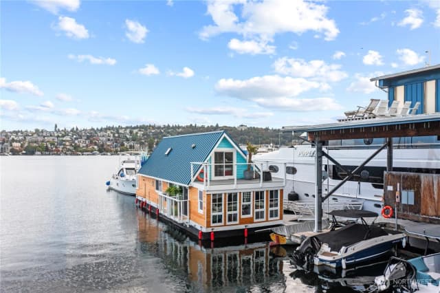 Property photo for 2144 N Westlake Ave N #01do7, Seattle photo 3