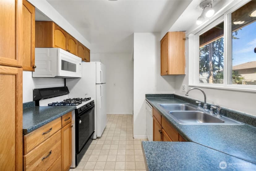 Property photo for 1112 Ridgeway Drive, Oak Harbor photo 14