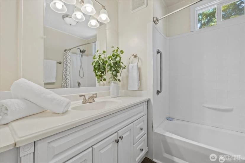 Property photo for 7301 Ne 175th Street #112, Kenmore photo 16