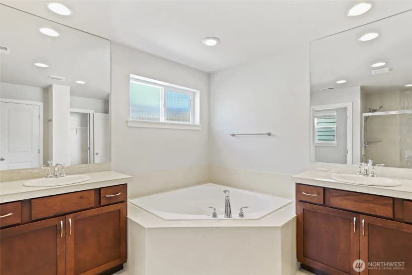 Property photo for 24520 96th Avenue S, Kent photo 24