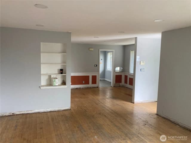 Property photo for 6925 52nd Avenue S, Seattle photo 3