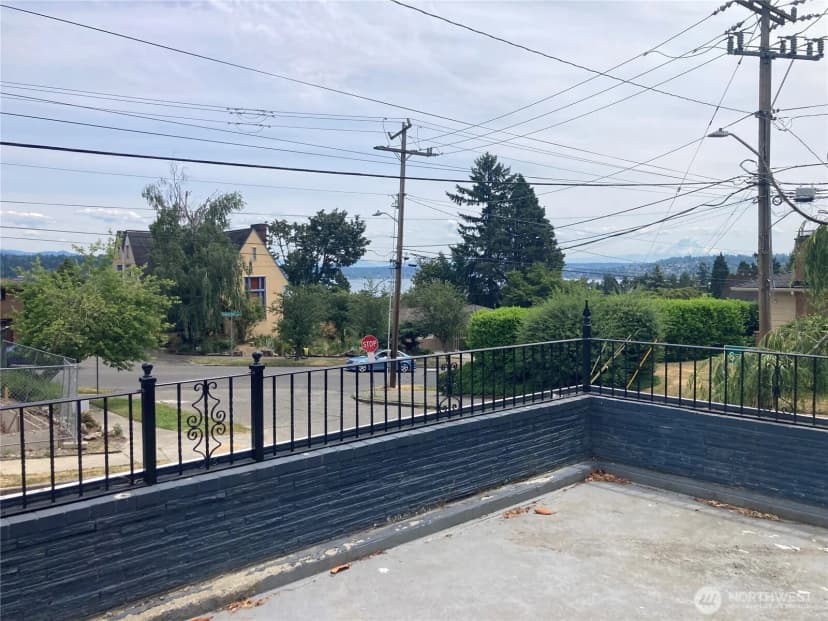 Property photo for 6925 52nd Avenue S, Seattle photo 2