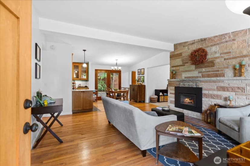 Property photo for 19405 58th Avenue Ne, Kenmore photo 10
