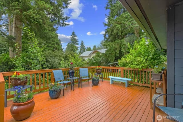 Property photo for 19405 58th Avenue Ne, Kenmore photo 5